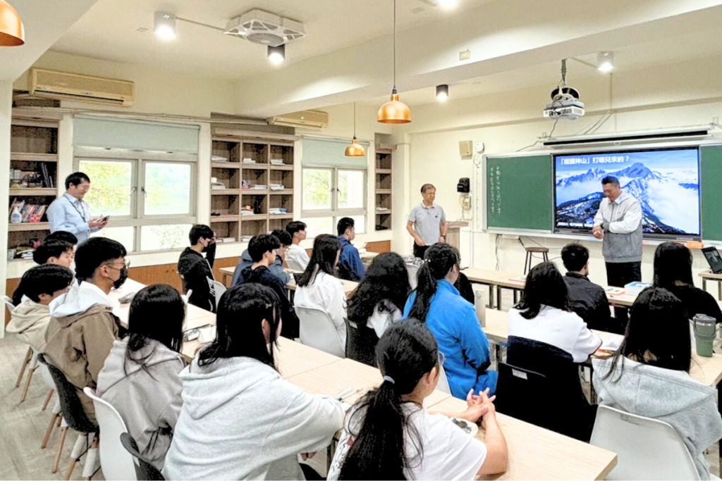 NYCU Partners with VIS to Launch Digital Semiconductor Course: Advancing Educational Equity and Providing Quality Resources for Remote and Offshore High Schools