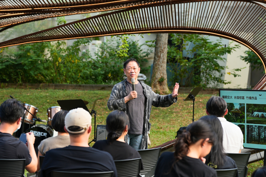許倍銜老師強調,此次展出的作品不僅採用永續材料,更希望藉由藝術喚醒材料背後的時間感、故事感與關係感,使每項設計都能回應地景與生活的需要。